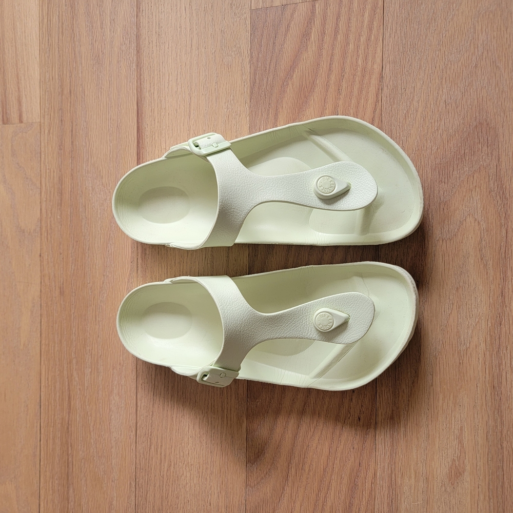 Birkenstock Gizeh Essential EVA Slide Sandal Very Light Green 37
